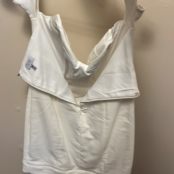 White dress off the sleeve - Picture 2 of 2